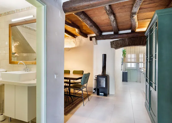 In Sintra Hills Коларес